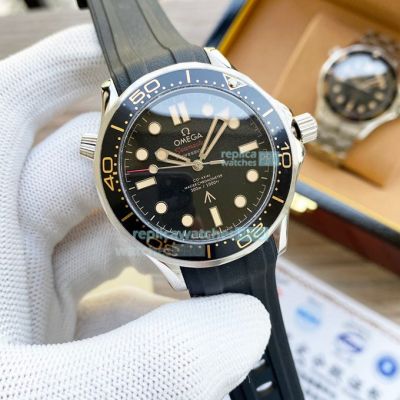 Replica Omega Seamaster 007 BroadArrow Watch Black Dial Black Rubber Strap 42MM